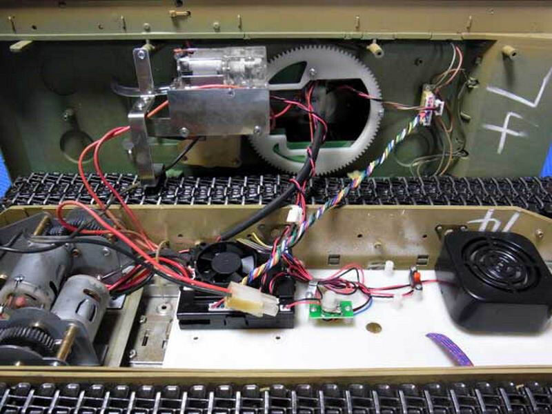 P/У танк Torro KV-2 1/16 2.4G, зеленый, ИК-пушка P/У танк Torro KV-2 1/16 2.4G, зеленый, ИК-пушка